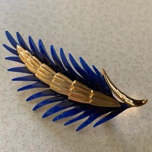 PIM gold tone blue leaf broach